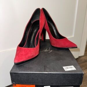 Giuseppe Zanotti Suede Point Toe Pumps!